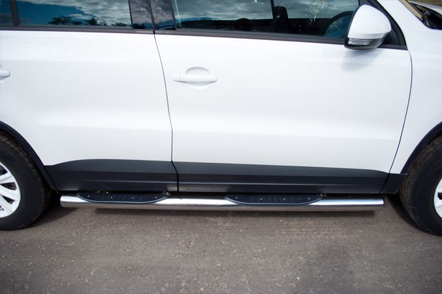 Защита порогов RusStal труба d76 с накладками (вариант 3) для Volkswagen Tiguan Track & Field (Track & Style) 2011-2016. Артикул VGT-0004943