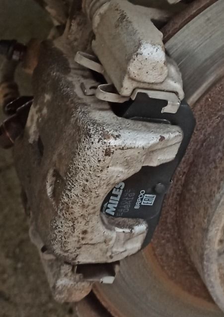 Тормозные колодки Miles (Low-Metallic). Артикул E410192