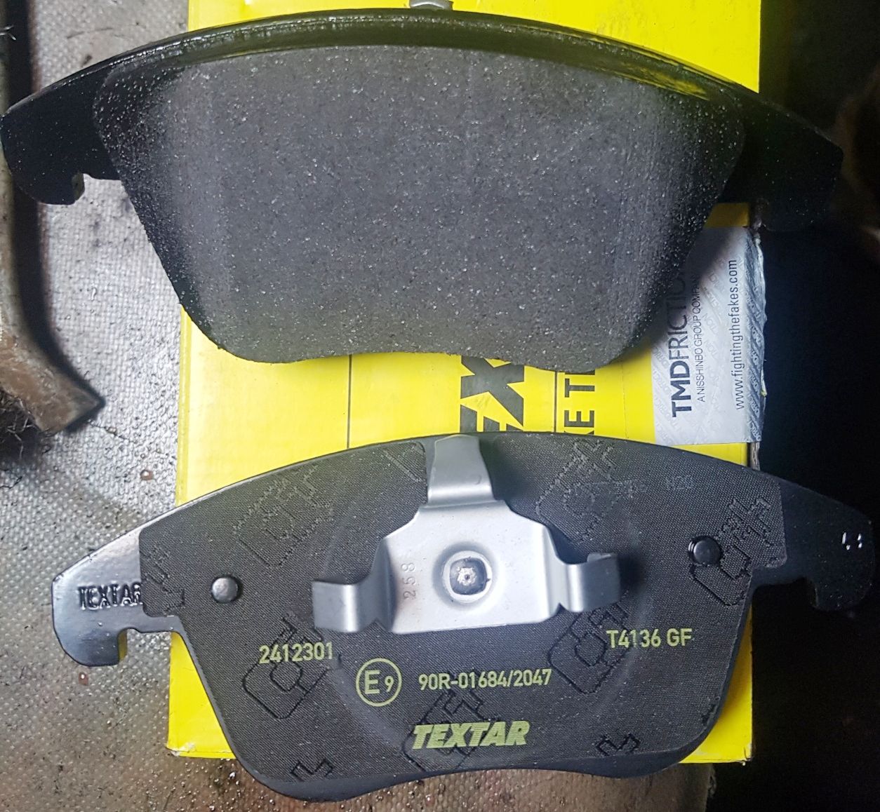 Тормозные колодки Textar Q+. Артикул 2412301