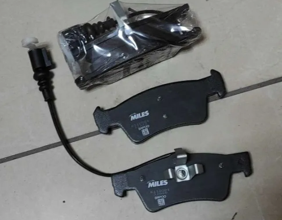 Тормозные колодки Miles (Semi-Metallic). Артикул E110321