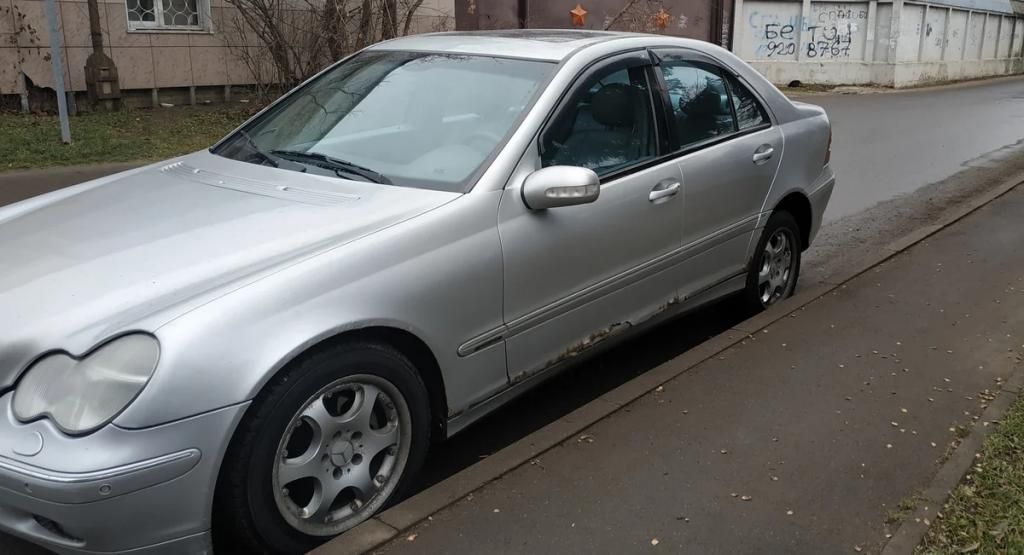 Дефлекторы Cobra Tuning для окон Mercedes-Benz C-Класс W203 седан 2000-2007. Артикул M31500