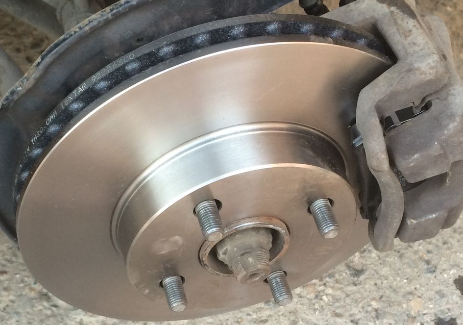 Тормозной диск Textar передний для Toyota Corolla E120, E130 2001-2006. Артикул 92226300