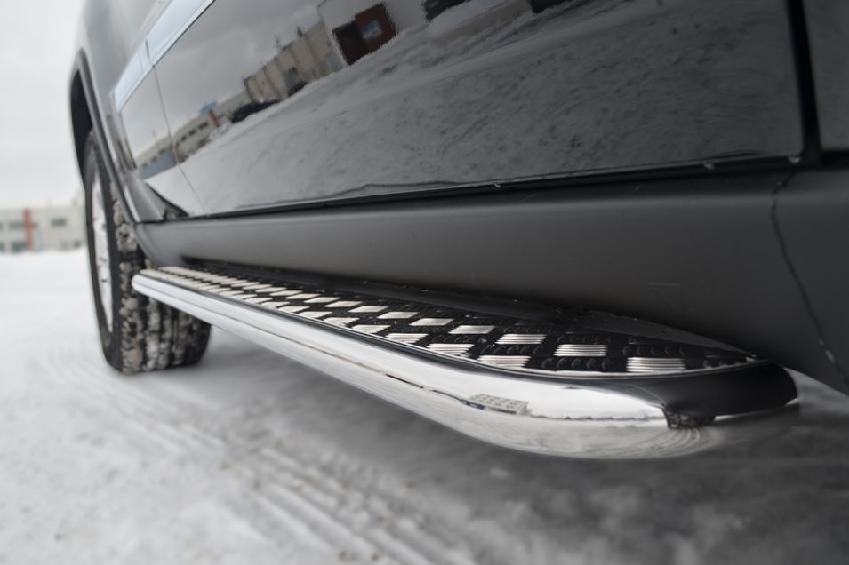 Защита порогов RusStal труба d63 мм с листом для Jeep Grand Cherokee WK2 2011-2014. Артикул JGL-001198