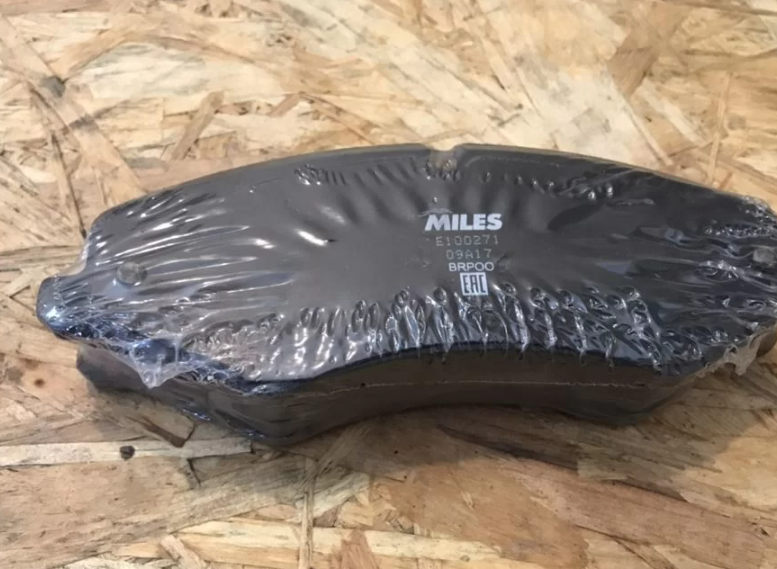 Тормозные колодки Miles (Semi-Metallic). Артикул E100271