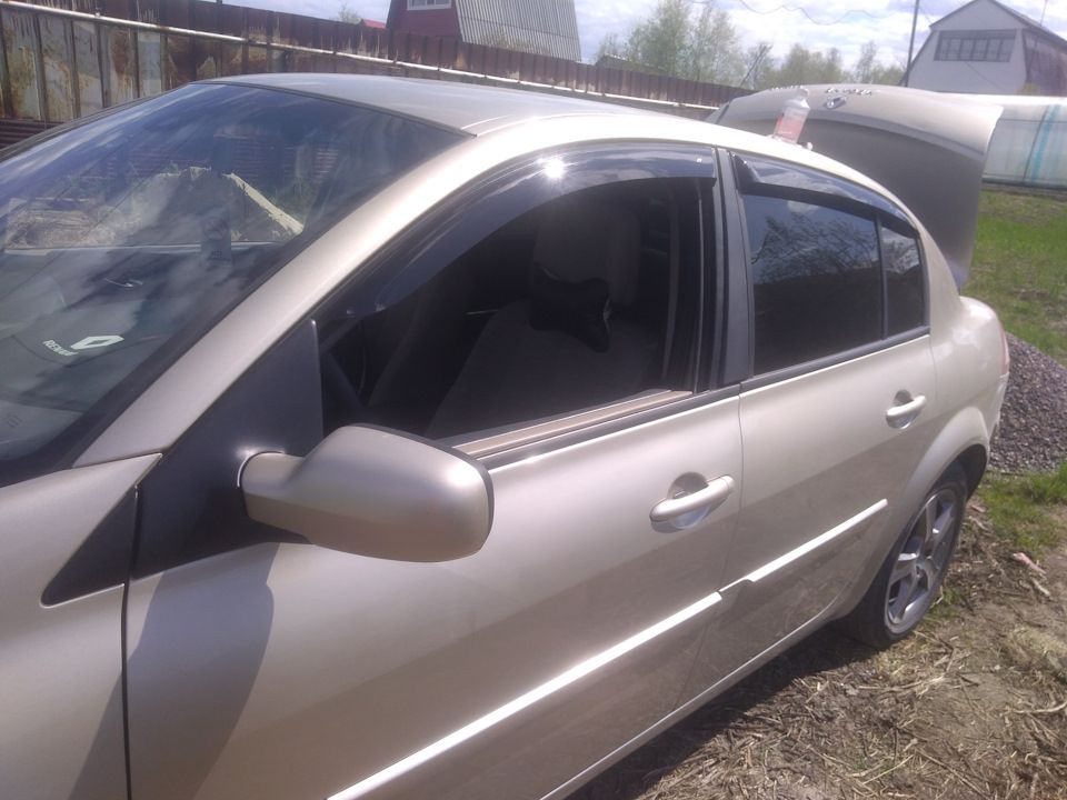 Дефлекторы Cobra Tuning для окон Renault Megane II седан 2002-2008. Артикул R10702