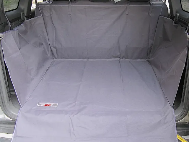 Защитный чехол AUTOSMSTUDIO (2 в 1) универсальный в багажник автомобиля, черный. Артикул TP-U-ST-OX600(17-9)-BL