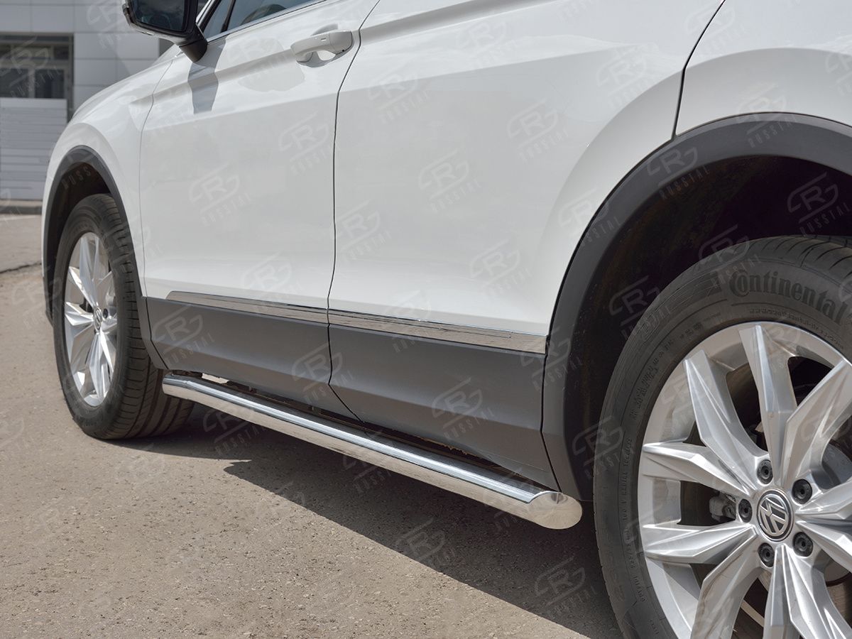 Защита порогов RusStal труба d63 секции (Вариант 1) для Volkswagen Tiguan II 2016-2020 (кроме Off Road). Артикул VGT-0027211