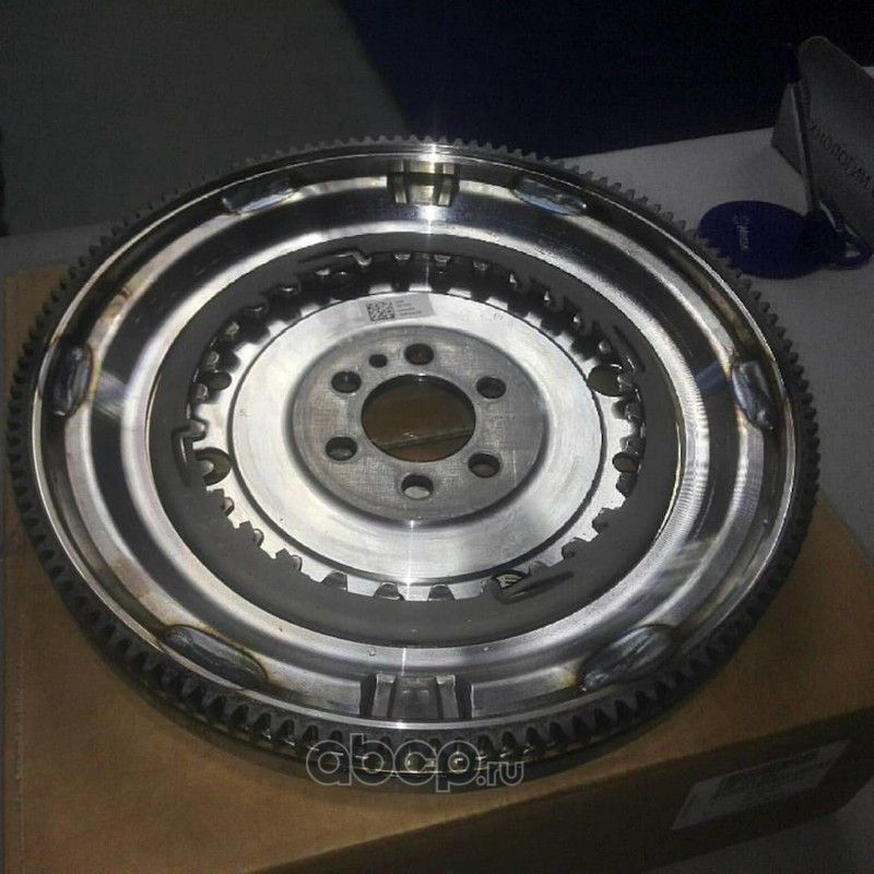 Маховик VAG. Артикул 04E105266