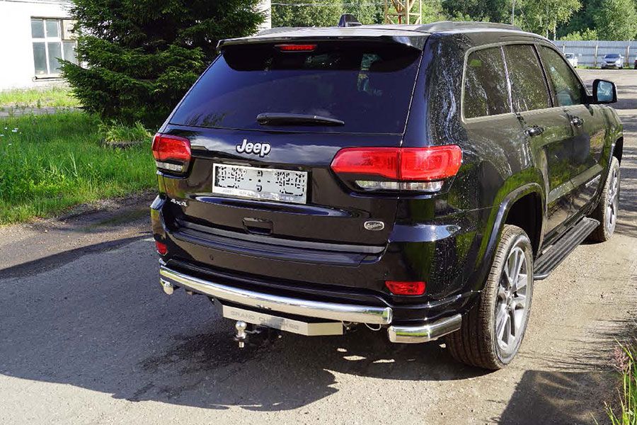 Фаркоп ТСС оцинкованный под американский квадрат для Jeep Grand Cherokee WK2 (кроме SRT) 2018-2026 с накладкой из нержавеющей стали. Артикул TCU00121