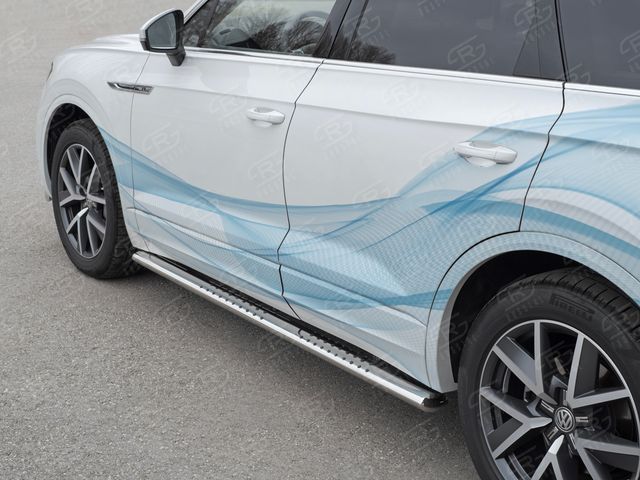 Защита порогов RusStal труба 120х60 овал с проступью для Volkswagen Touareg III 2018-2026. Артикул VWTO-003063