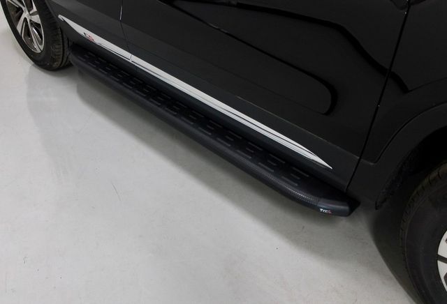 Пороги алюминиевые ТСС с пластиковой накладкой 1720 мм для Changan CS75 FL 2020-2023 Карбон черные. Артикул CHANCS7520-24BL