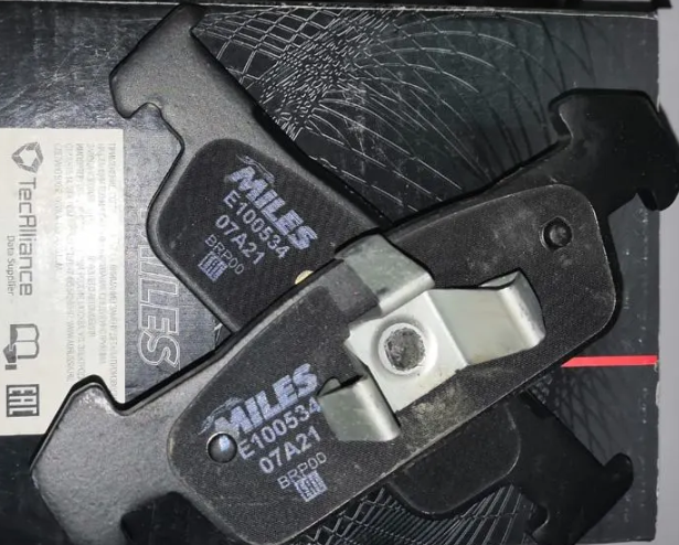 Тормозные колодки Miles (Semi-Metallic). Артикул E100534