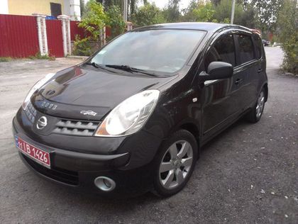 Автомобильный бокс для Nissan Note E11 2005-2013