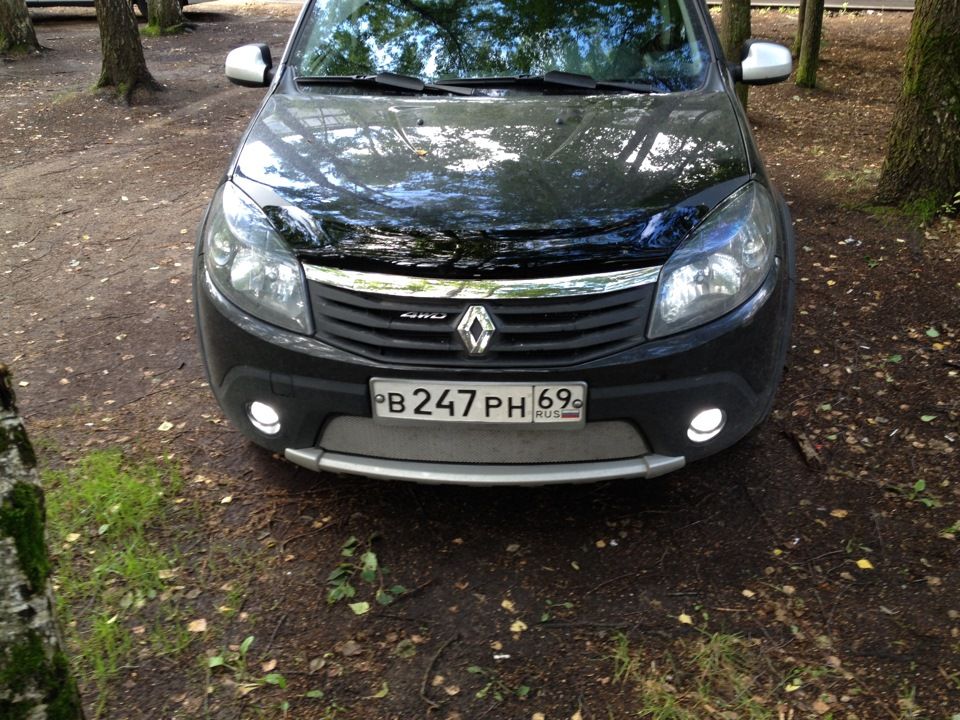 Дефлектор SIM для капота (короткий) Renault Sandero I хэтчбек 2009-2013. Артикул SRESAN0912