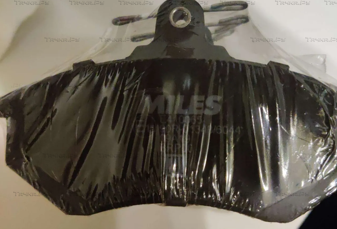 Тормозные колодки Miles (Low-Metallic) передние для Volkswagen Passat B3 1988-1997. Артикул E410065