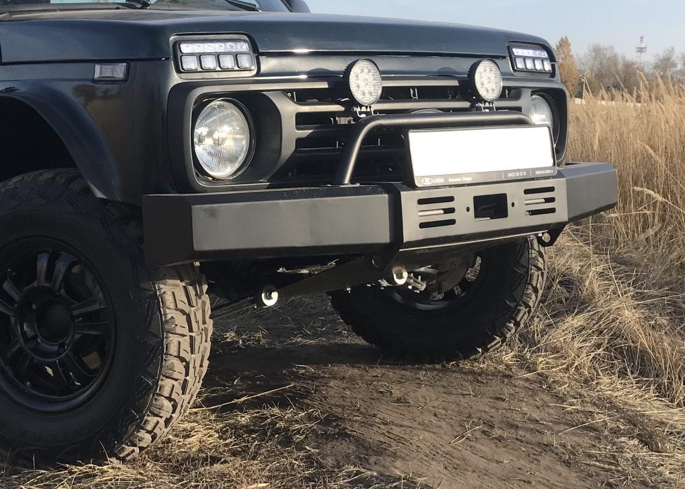 Бампер силовой Niva-Parts передний с площадкой для лебедки для ВАЗ 2121 Нива, 4х4 (Urban) 1976-2026. Артикул NP-00260