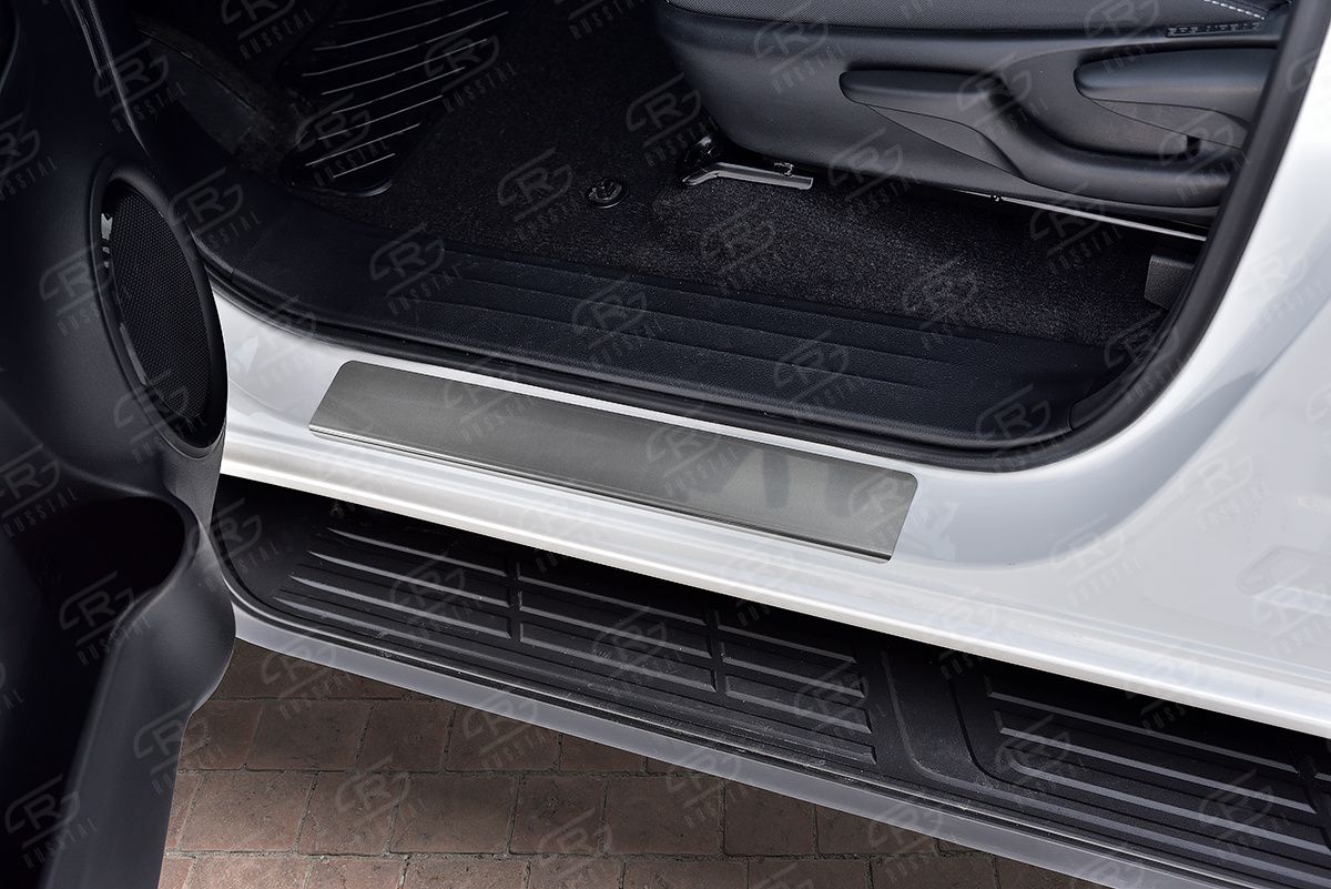 Накладки RusStal на пороги (лист нерж. зеркальный) для Toyota Fortuner 2017-2026. Артикул TOYFR17-01