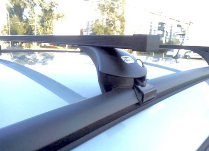 Багажник на интегрированные рейлинги Amos Boss для Fiat 500X 5-дв. 2015-2024 (Прямоугольные дуги). Артикул boss-o1.07