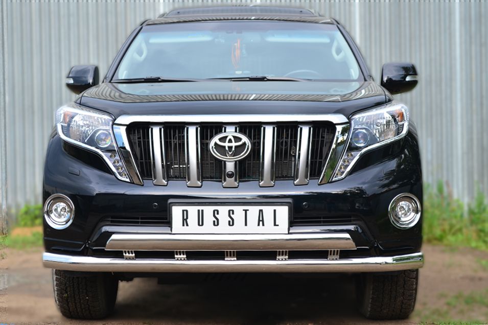 Защита RusStal переднего бампера d76 (секции) 75х42 (дуга) + декор паз. для Toyota Land Cruiser Prado 150 2013-2017. Артикул LCPZ-001715