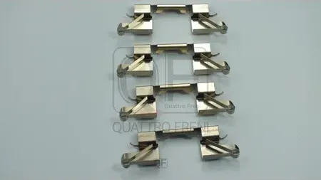 РЕМКОМПЛЕКТ СКОБ ТОРМОЗНЫХ КОЛОДОК передней (Quattro Freni). Артикул QF40F00138