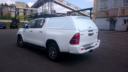Крыша (кунг) кузова АВС-Дизайн для Toyota Hilux 2015-2024 с двойной кабиной. Грузовая, белая, 1 дверь. Артикул ABC.TOHIL.BR.04W