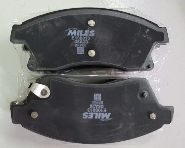 Тормозные колодки Miles (Semi-Metallic). Артикул E100013