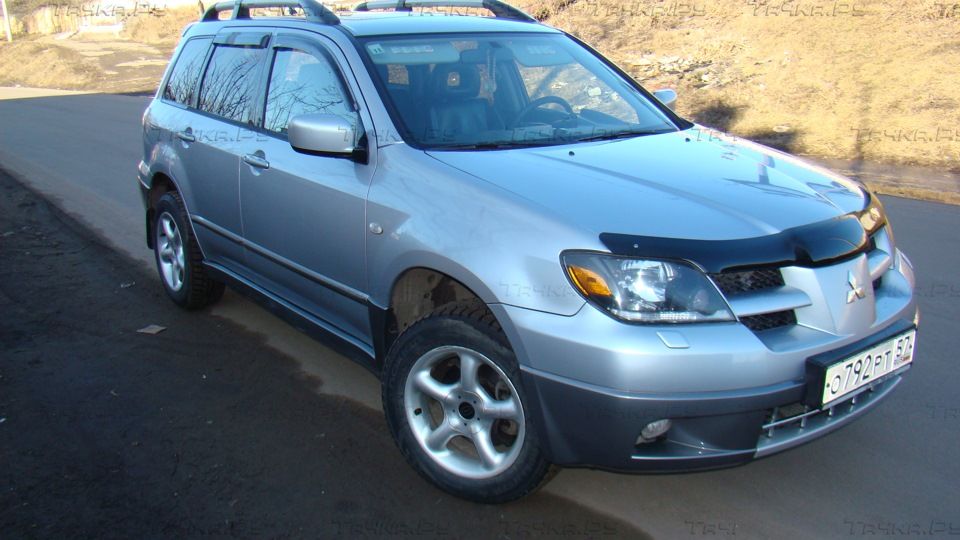 Дефлектор SIM для капота Mitsubishi Outlander I 2001-2006. Артикул SMIOUT0012