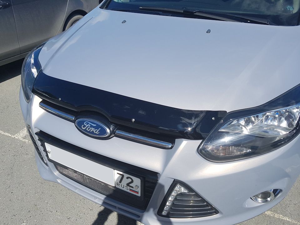 Дефлектор SIM для капота Ford Focus III седан 2011-2026. Артикул SFOFO31112