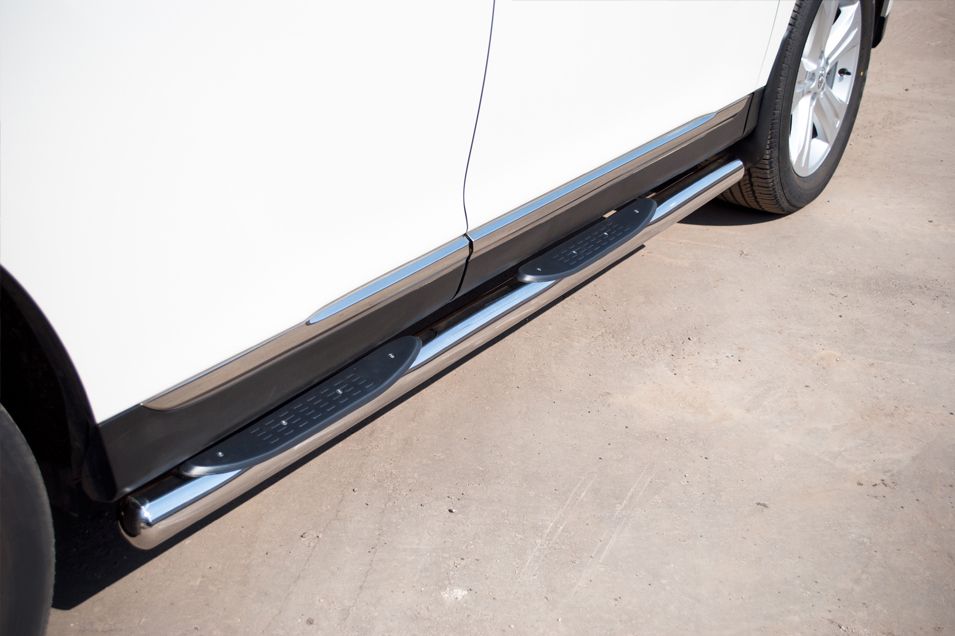 Защита порогов RusStal труба d76 с накладками (вариант 3) для Toyota Highlander II 2010-2014. Артикул THT-0007363