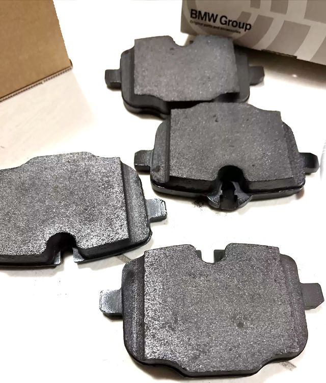 Тормозные колодки BMW (OEM) задние для BMW X5 IV (G05) 2018-2026. Артикул 34212449304