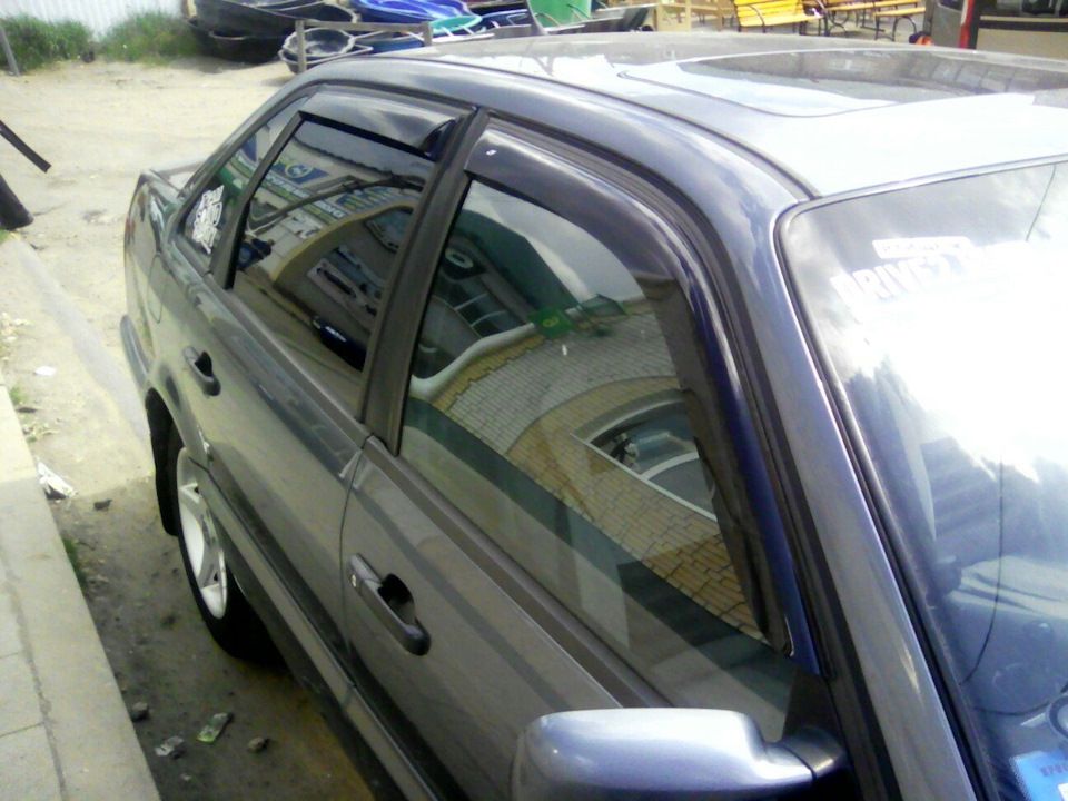 Дефлекторы Cobra Tuning для окон Volkswagen Passat B3 седан 1988-1991. Артикул V21188