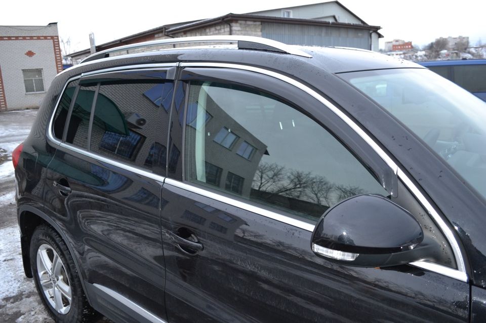 Дефлекторы V-Star для окон (с хром. молдингом) Volkswagen Tiguan 2008-2016. Артикул CHR17061