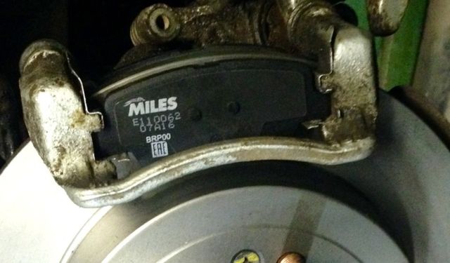 Тормозные колодки Miles (Semi-Metallic). Артикул E110062