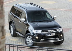 Пороги алюминиевые Rival Bmw-Style круг для Mitsubishi Pajero Sport II 2008-2016. Артикул D173AL.4003.1