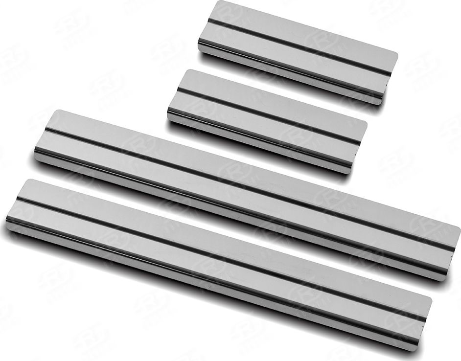 Накладки RusStal на пороги (лист нерж. зеркальный) для Toyota RAV4 V 2019-2026. Артикул TR4Z19-01