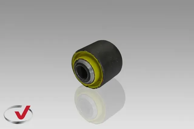 Сайлентблок полиуретановый (крепление к кулаку) заднего рычага (Vtulka). Артикул 3306045