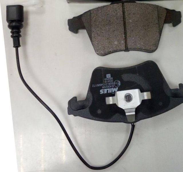 Тормозные колодки Miles (Low-Metallic). Артикул E400298