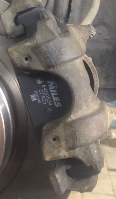 Тормозные колодки Miles (Low-Metallic). Артикул E400534