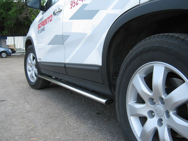 Защита порогов RusStal труба d75х42 овал для Kia Sorento II 2009-2012. Артикул KNO-000006