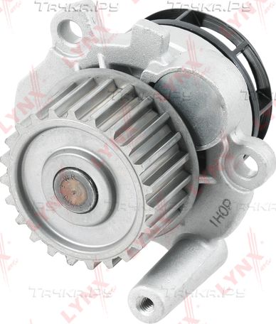 Помпа (водяной насос) LYNXauto для Volkswagen Jetta V 2005-2010. Артикул CW-0069