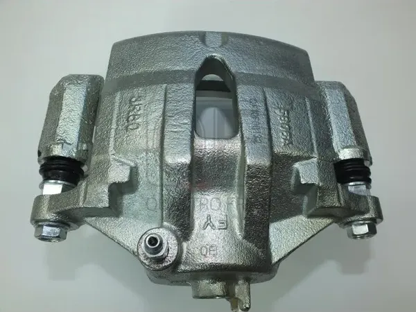 СУППОРТ ТОРМОЗНОЙ FR LH (Quattro Freni). Артикул QF10F00132