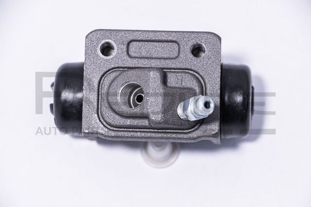 Тормозной цилиндр RED Line задний правый для Suzuki Swift III 2005-2011. Артикул 10SZ040