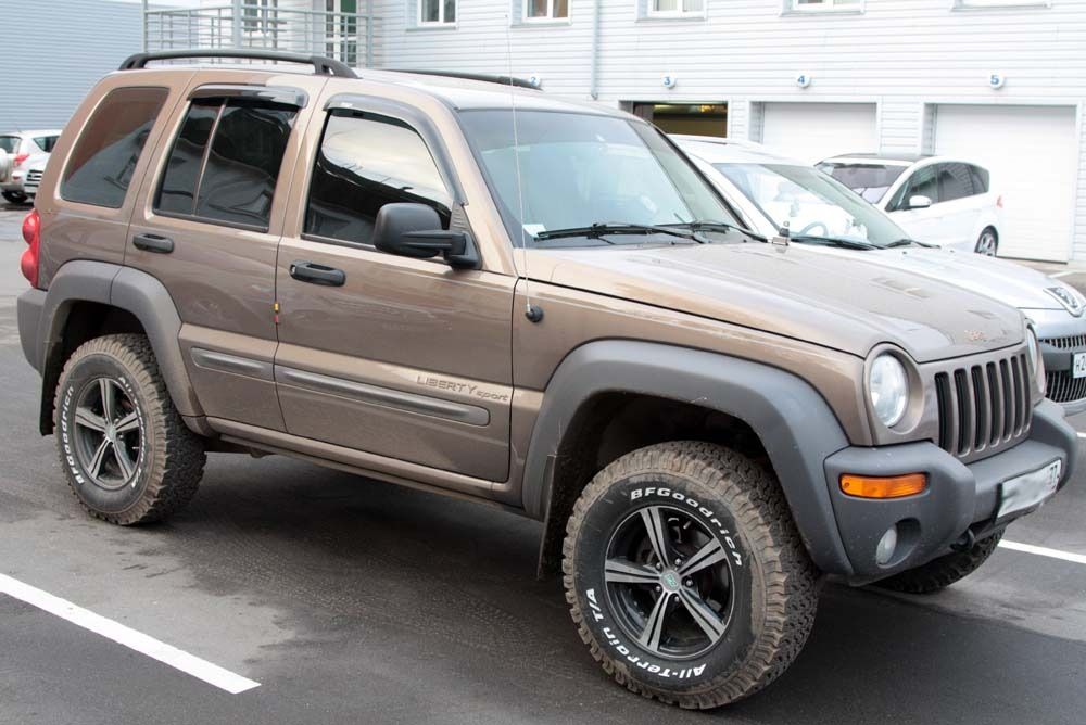 Дефлекторы V-Star для окон Jeep Liberty 2002-2007. Артикул D37037