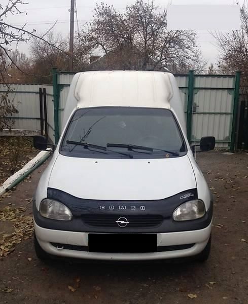 Дефлектор Vip-Tuning для капота Opel Combo B 1993-2001. Артикул OP25