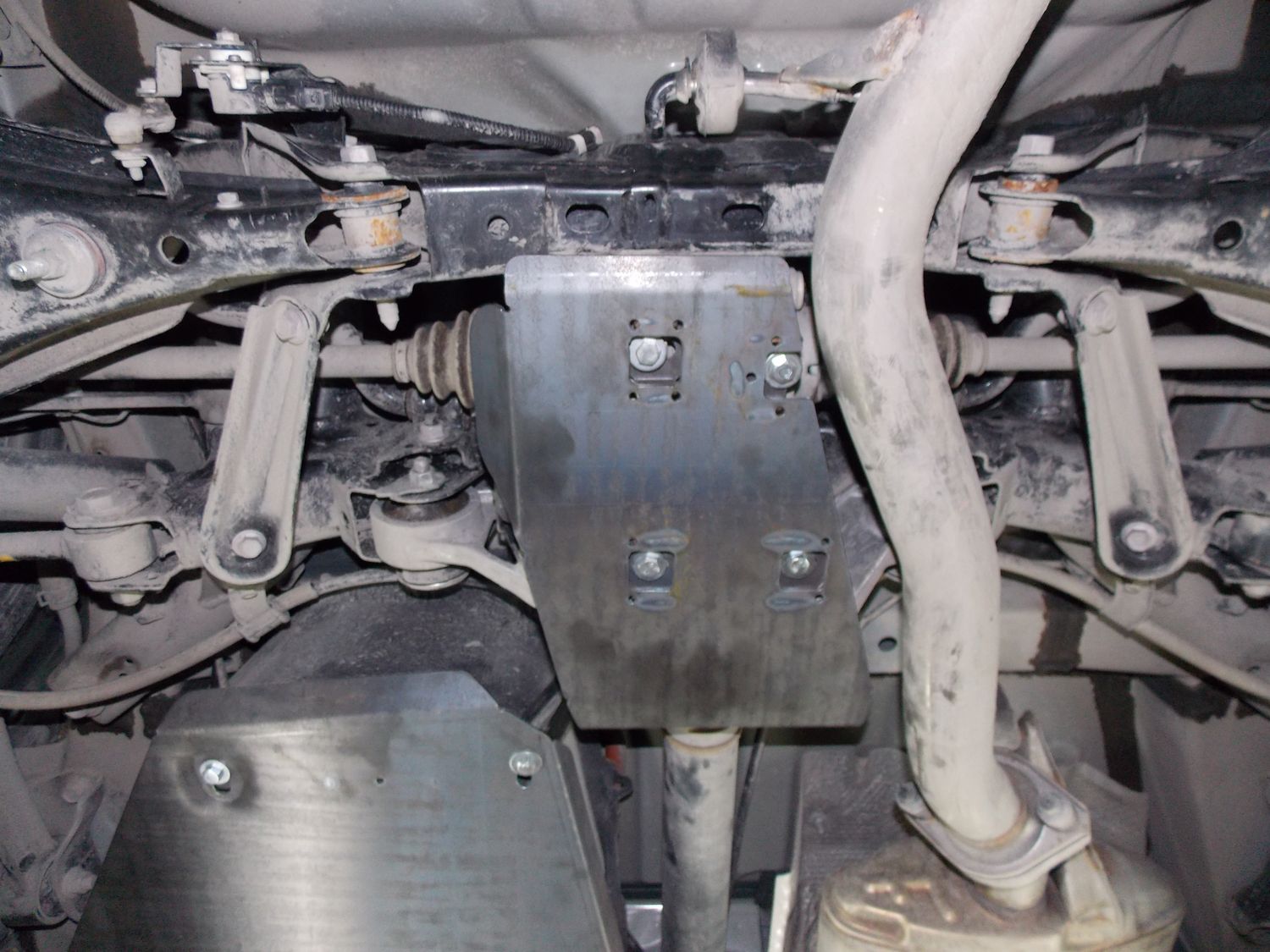 Защита алюминиевая Alfeco для дифференциала Toyota RAV4 IV 4WD 2013-2019. Артикул ALF.24.101al