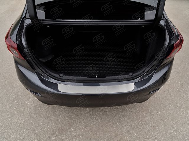 Накладка на задний бампер RusStal для Mazda 3 III 2013-2018 (лист нерж. шлифованный). Артикул MZ3SN-003467