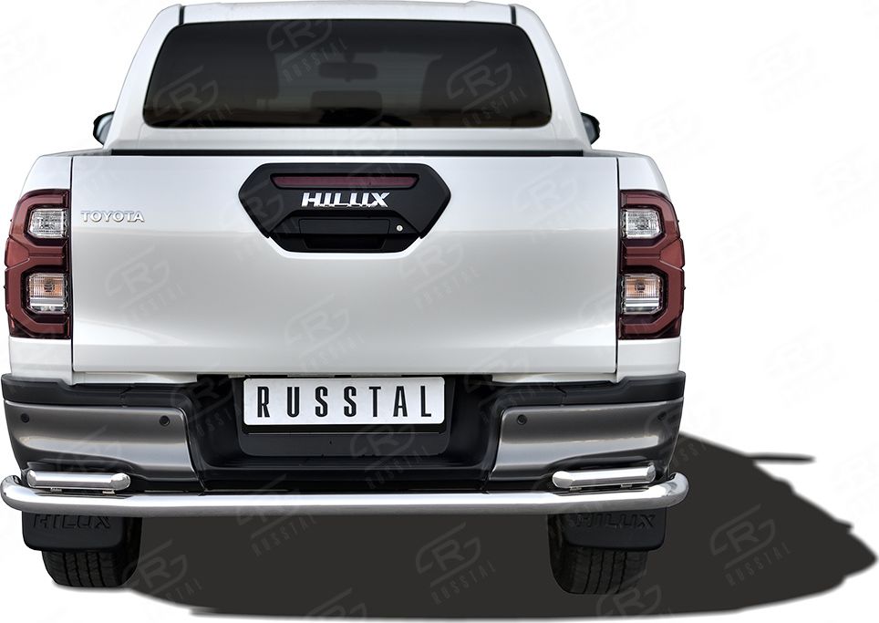 Защита RusStal заднего бампера d63 секции d42 уголки для Toyota Hilux VIII Black Onyx 2020-2026. Артикул THBOZ-003518