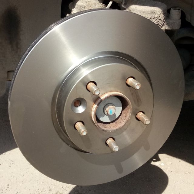 Тормозной диск Miles передний для Volvo XC70 II 2007-2016. Артикул K000097