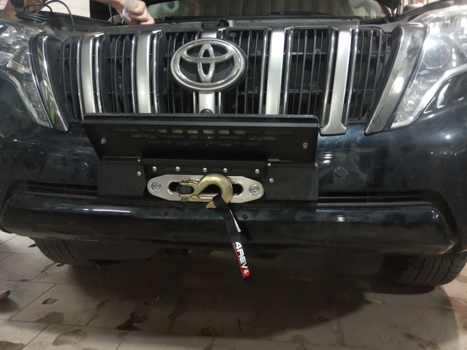 Установочный комплект 4x4Sport с лебедкой 4Revo SRX10000 FS электрическая 12V 10000 lbs 4530 кг (cтальной трос) для Toyota Land Cruiser Prado 150 (с KDSS/без KDSS) 2009-2026. Артикул SET-TLCP150-1317-4RW103A12