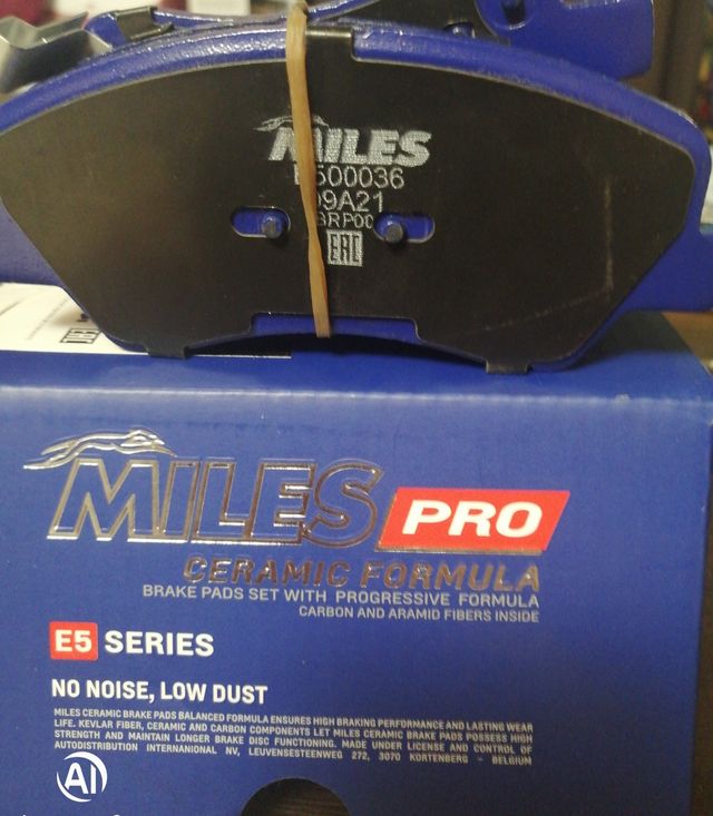 Тормозные колодки Miles (Керамика). Артикул E500032